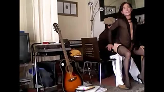 Madurita travesti se lo monta con un muñeco (I)